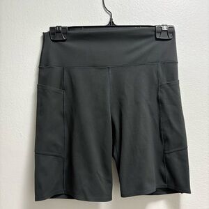 EXTRA STRETCH Uniqlo AIRism Biking Shorts with Pockets Women’s M